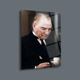 Atatürk Kahve Fincanı ile Düşünceli An Cam Tablo – ATA169