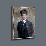 Atatürk Şapkalı ve Takım Elbiseli Renkli Portre Cam Tablo – ATA184
