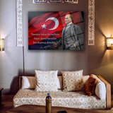 Atatürk Türk Bayrağı Önünde Cam Tablo – “Sanatsız Kalan Millet” – ATA245