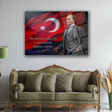 Atatürk Türk Bayrağı Önünde Cam Tablo – “Zeki, Çevik ve Ahlaklı Sporcu” – ATA246