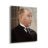 Atatürk Portre Cam Tablo, modern siyah beyaz duvar dekoru, UV baskı ile detaylı sanat eseri.