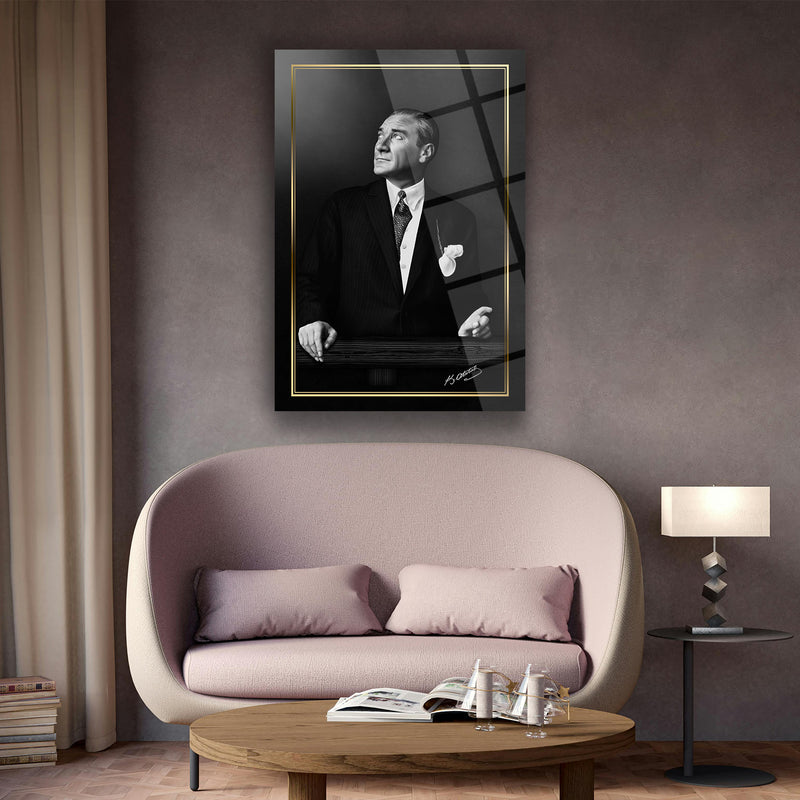 Atatürk Siyah Beyaz Bakış Portre Cam Tablo – ATA116
