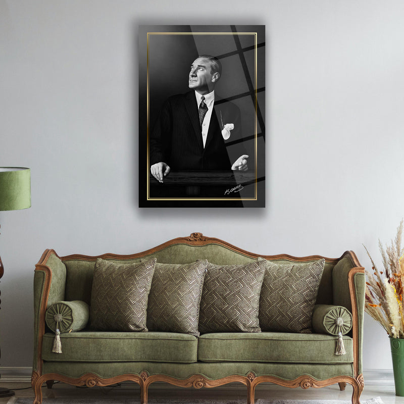 Atatürk Siyah Beyaz Bakış Portre Cam Tablo – ATA116