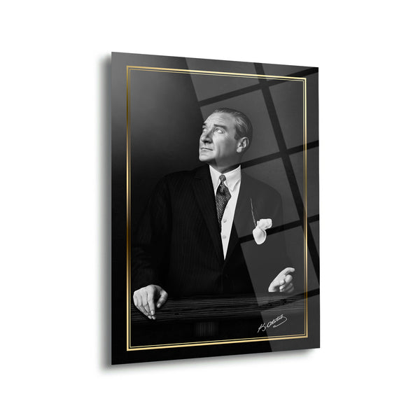 Atatürk Siyah Beyaz Bakış Portre Cam Tablo – ATA116