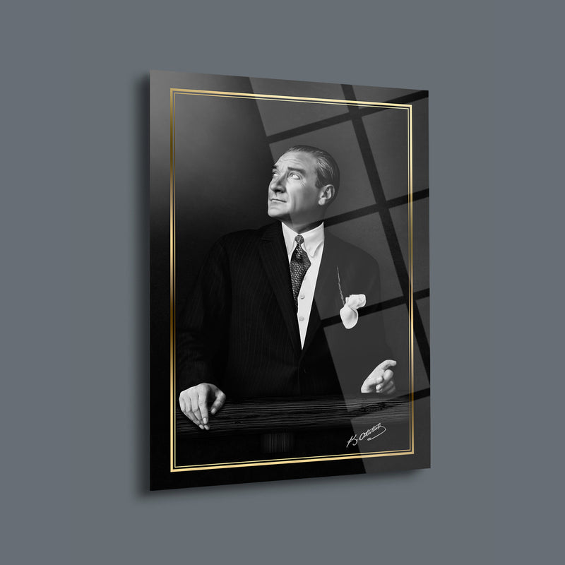 Atatürk Siyah Beyaz Bakış Portre Cam Tablo – ATA116