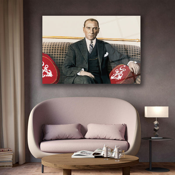 Atatürk Koltukta Dinlenirken Portre Cam Tablo – ATA206