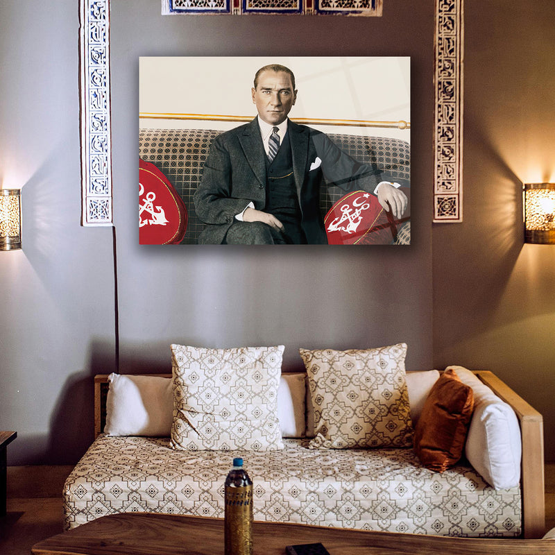Atatürk Koltukta Dinlenirken Portre Cam Tablo – ATA206