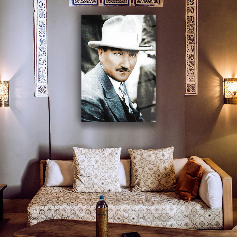 Atatürk Şapkalı Portre Cam Tablo – ATA161
