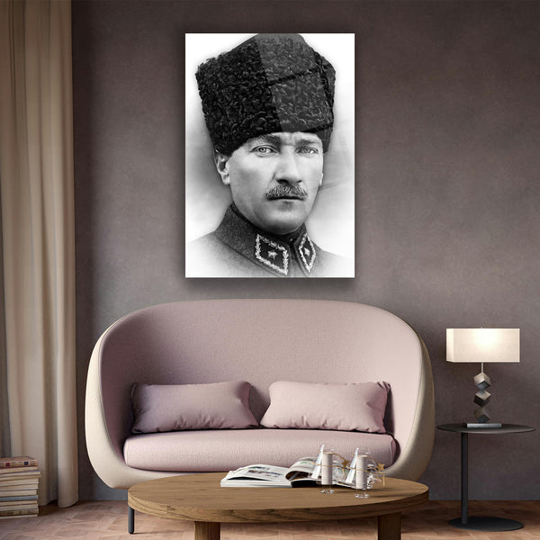 Atatürk Kalpaklı Askeri Portre Cam Tablo – ATA165