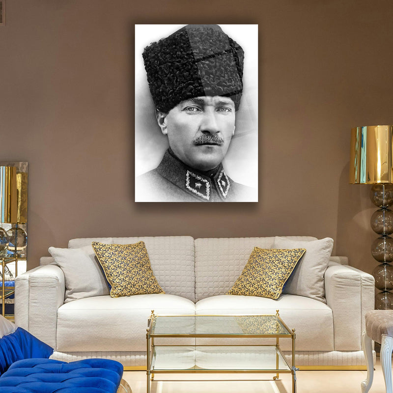 Atatürk Kalpaklı Askeri Portre Cam Tablo – ATA165