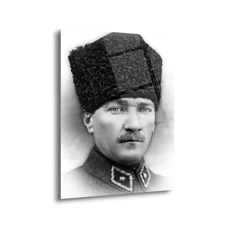 Atatürk Kalpaklı Askeri Portre Cam Tablo – ATA165
