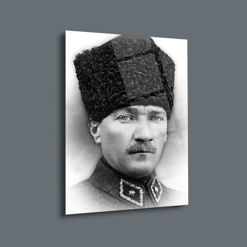 Atatürk Kalpaklı Askeri Portre Cam Tablo – ATA165