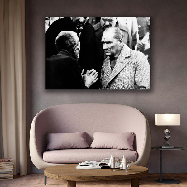 Atatürk Halk ile Sohbet Anı Cam Tablo – ATA209