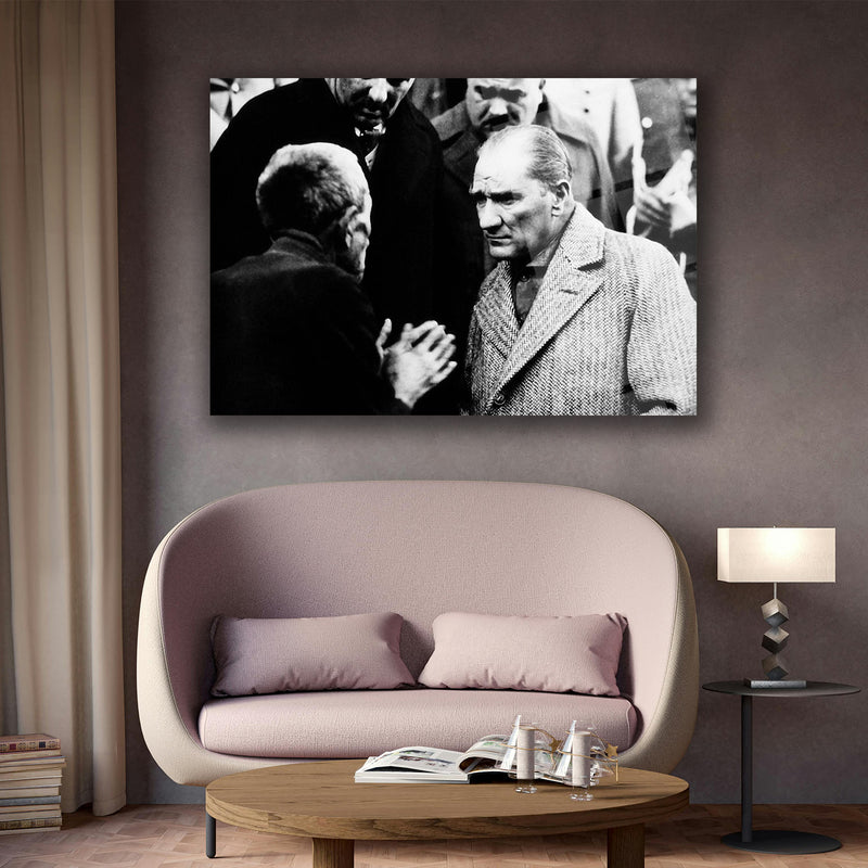 Atatürk Halk ile Sohbet Anı Cam Tablo – ATA209