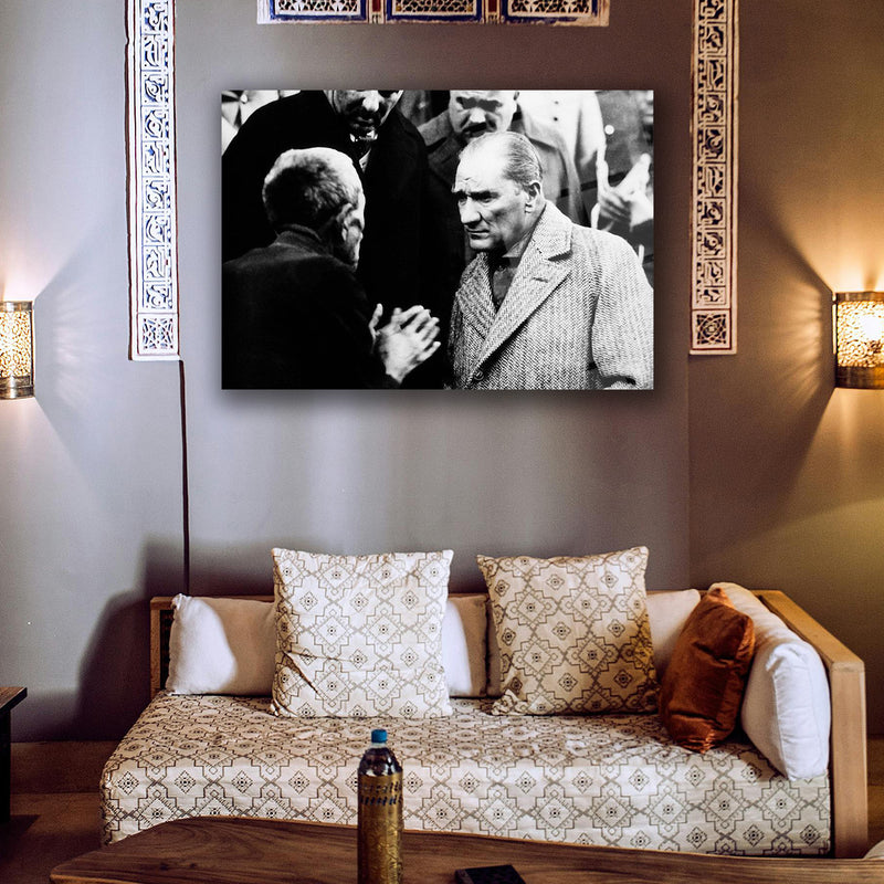 Atatürk Halk ile Sohbet Anı Cam Tablo – ATA209