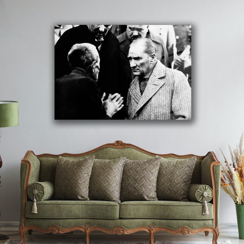 Atatürk Halk ile Sohbet Anı Cam Tablo – ATA209