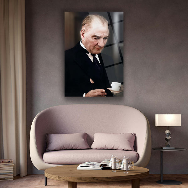 Atatürk Kahve Fincanı ile Düşünceli An Cam Tablo – ATA169