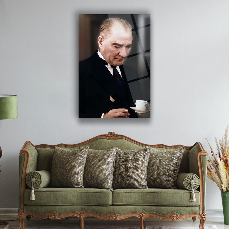 Atatürk Kahve Fincanı ile Düşünceli An Cam Tablo – ATA169