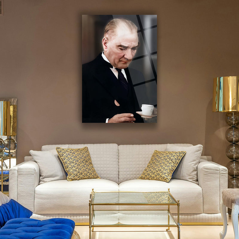 Atatürk Kahve Fincanı ile Düşünceli An Cam Tablo – ATA169