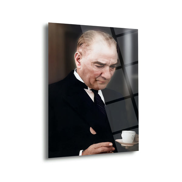 Atatürk Kahve Fincanı ile Düşünceli An Cam Tablo – ATA169