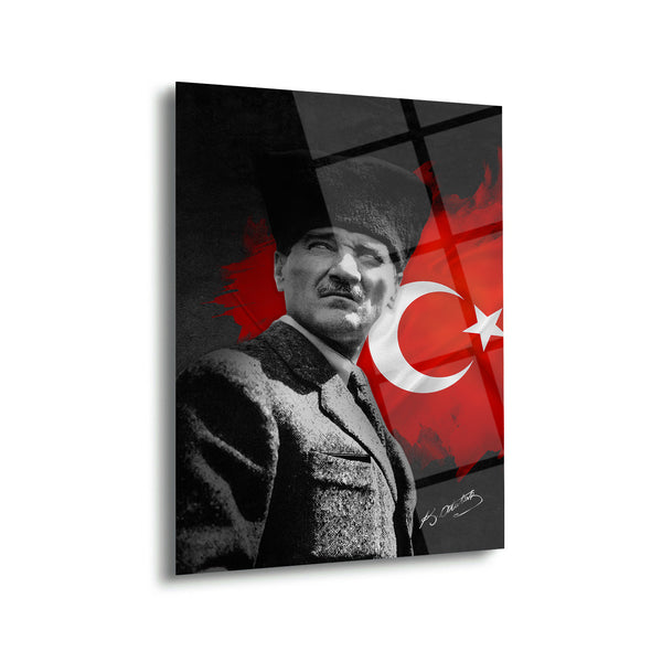 Atatürk Türk Bayrağı Önünde Cam Tablo – ATA182