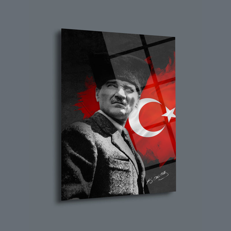 Atatürk Türk Bayrağı Önünde Cam Tablo – ATA182