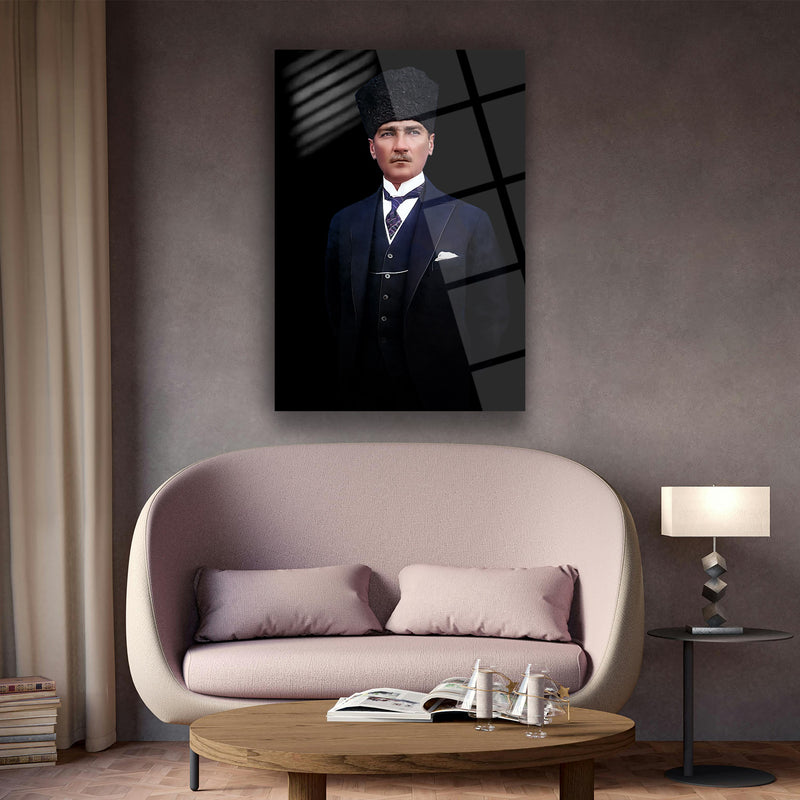 Atatürk Şapkalı ve Takım Elbiseli Portre Cam Tablo – ATA183