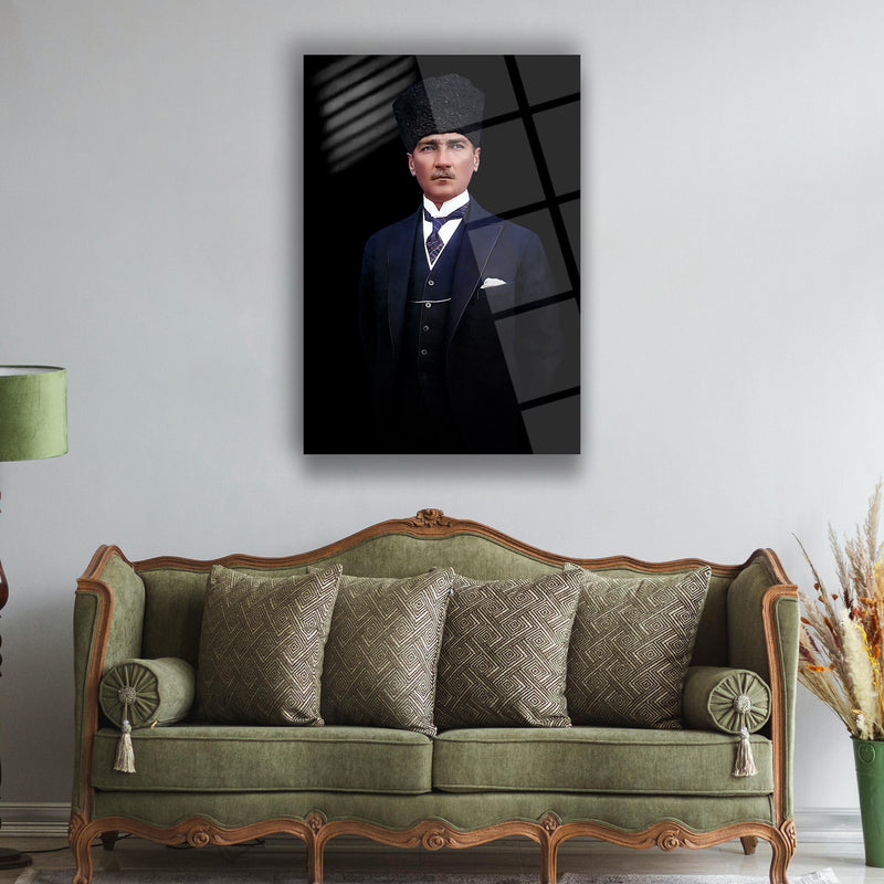 Atatürk Şapkalı ve Takım Elbiseli Portre Cam Tablo – ATA183
