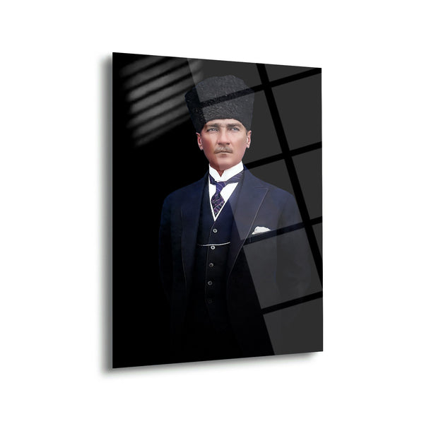 Atatürk Şapkalı ve Takım Elbiseli Portre Cam Tablo – ATA183