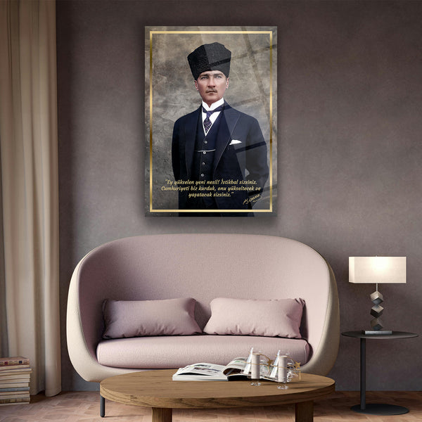 Atatürk Kalpaklı ve Takım Elbiseli Sözlü Portre Cam Tablo – ATA185