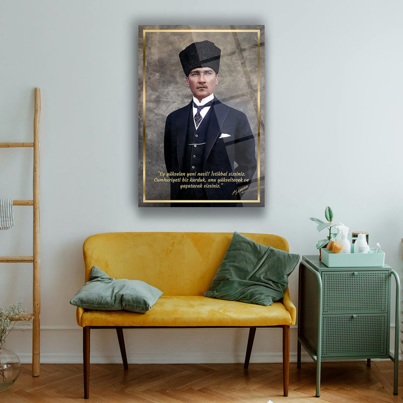 Atatürk Kalpaklı ve Takım Elbiseli Sözlü Portre Cam Tablo – ATA185