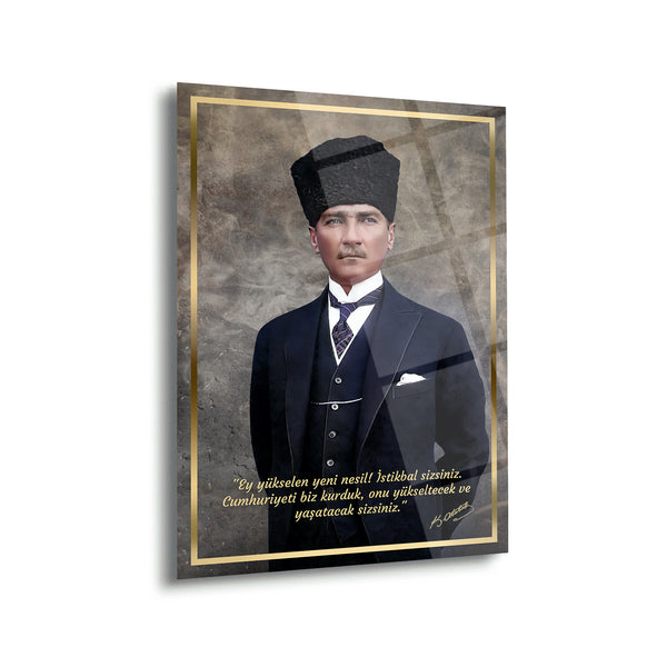 Atatürk Kalpaklı ve Takım Elbiseli Sözlü Portre Cam Tablo – ATA185