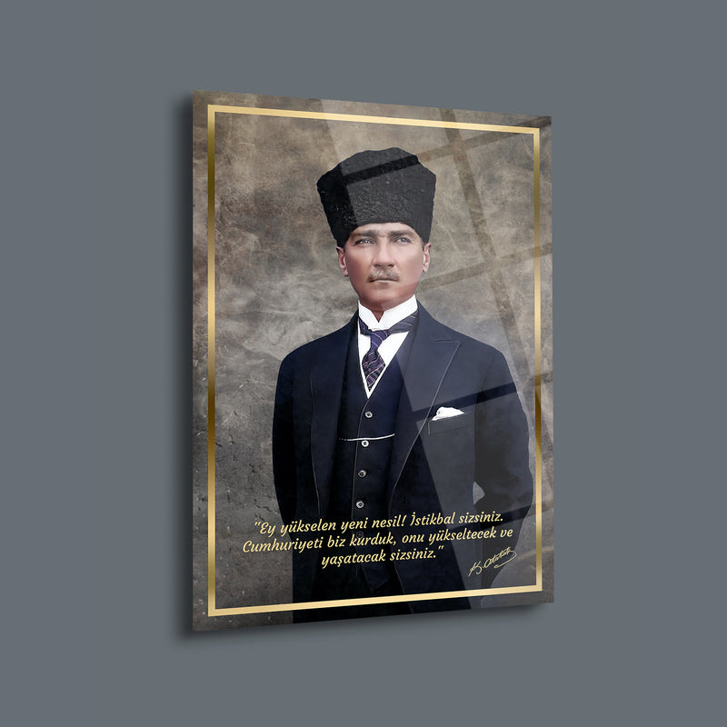 Atatürk Kalpaklı ve Takım Elbiseli Sözlü Portre Cam Tablo – ATA185