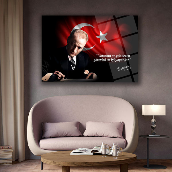 Atatürk’ün Vatan Sevgisi Sözü ile Yazı Yazarken Portre Cam Tablo – ATA216