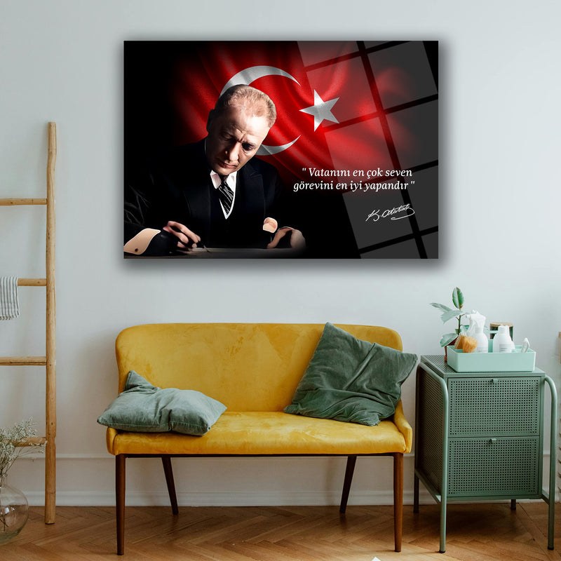 Atatürk’ün Vatan Sevgisi Sözü ile Yazı Yazarken Portre Cam Tablo – ATA216