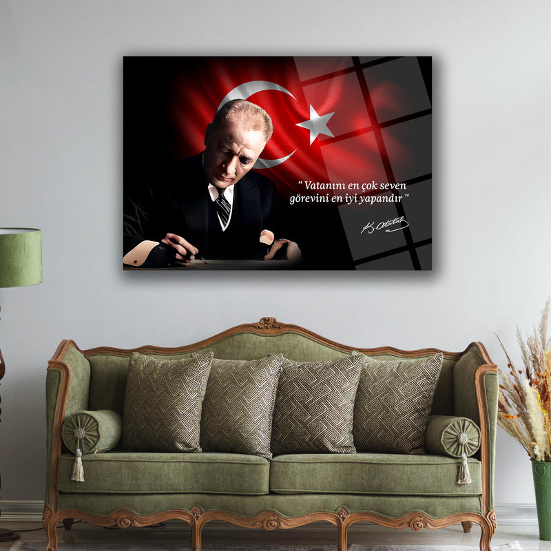 Atatürk’ün Vatan Sevgisi Sözü ile Yazı Yazarken Portre Cam Tablo – ATA216