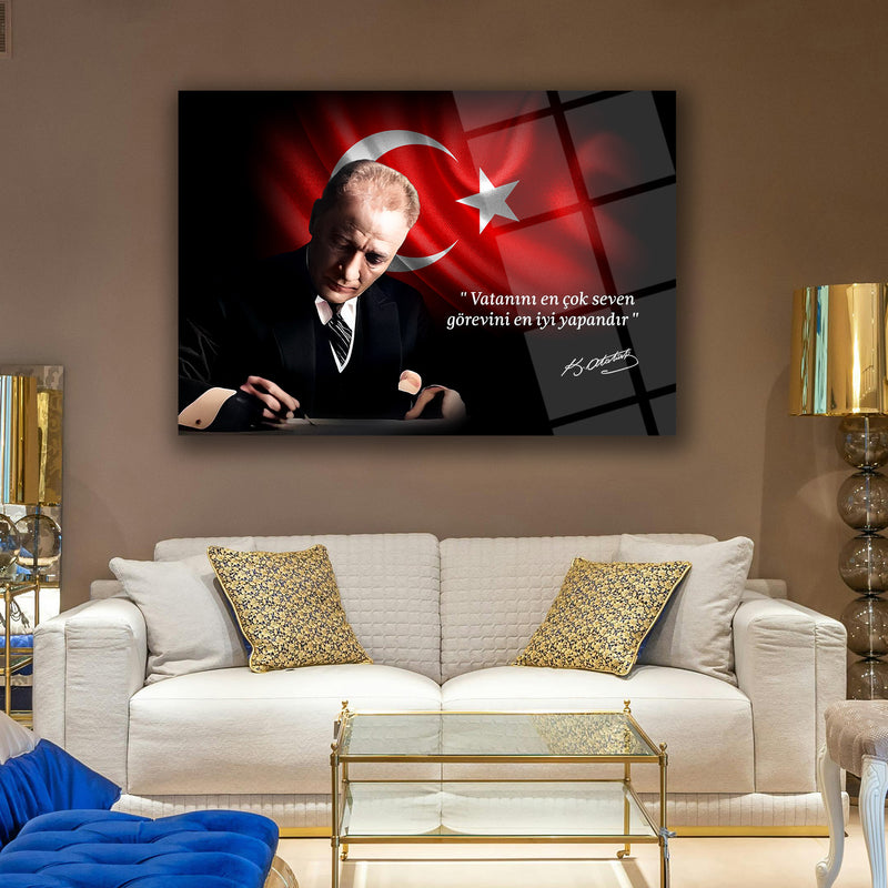 Atatürk’ün Vatan Sevgisi Sözü ile Yazı Yazarken Portre Cam Tablo – ATA216