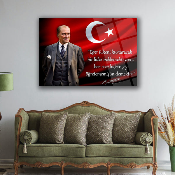 Atatürk Türk Bayrağı Önünde Cam Tablo – “Eğer Ülkeni Kurtaracak Bir Lider Bekliyorsan…” – ATA248