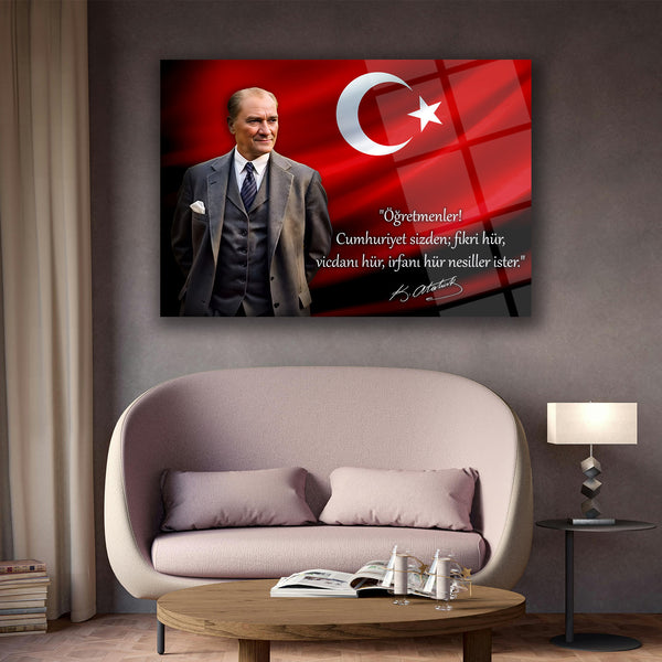 Atatürk Türk Bayrağı Önünde Cam Tablo – “Öğretmenler! Cumhuriyet Sizden…” – ATA249
