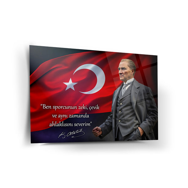 Atatürk Türk Bayrağı Önünde Cam Tablo – “Zeki, Çevik ve Ahlaklı Sporcu” – ATA246