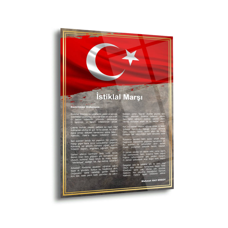 Shiny Art İstiklal Marşı Cam Tablo – Türk Bayraklı: beyaz fonda açılı görünüm, 4 mm temperli cam üzerine solmaz UV baskı (ATA259)
